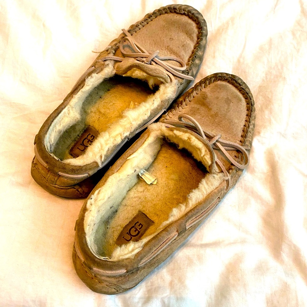 UGG Dakota indoor fashion slippers size 9 women’s
